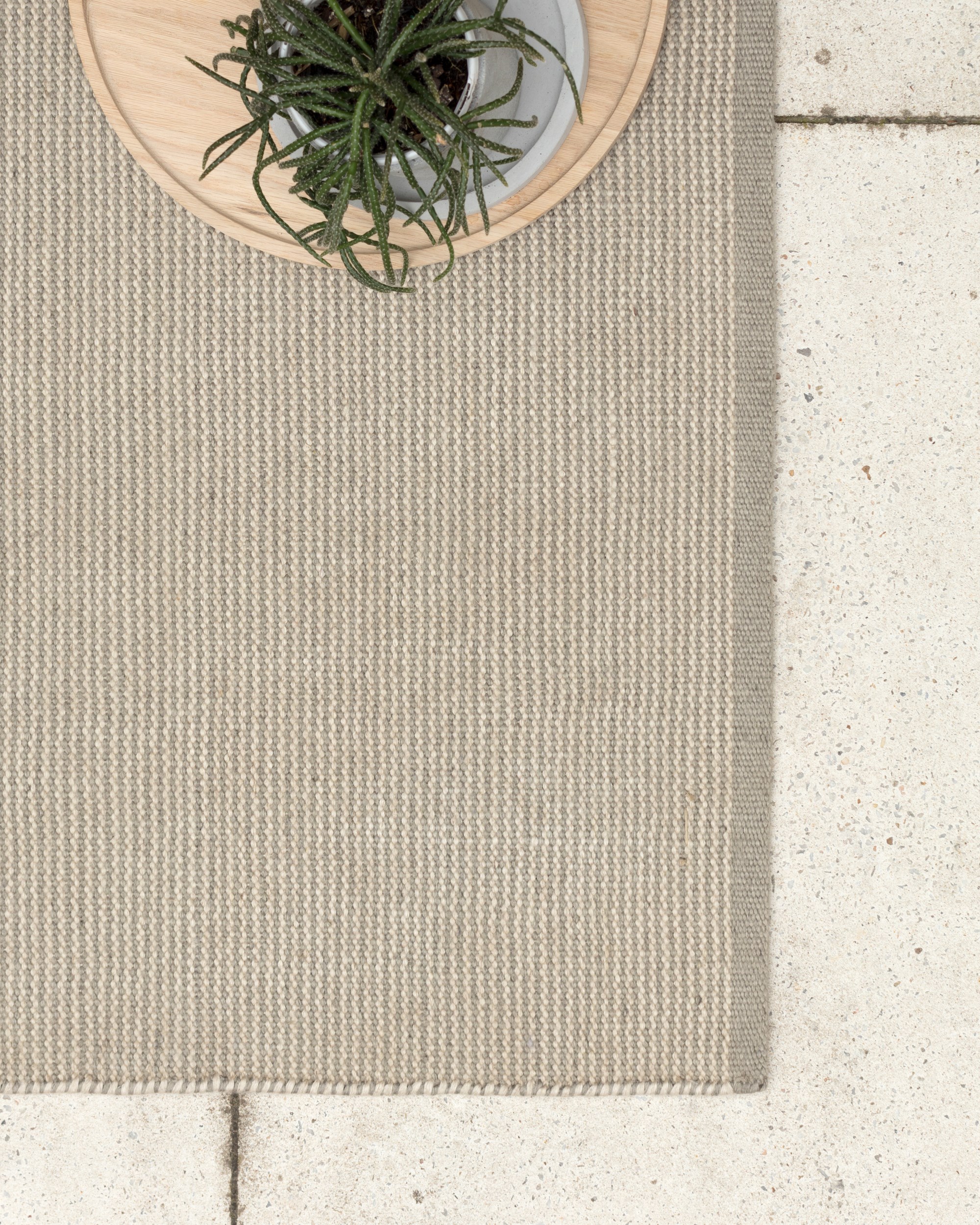 Dune Rug Ash / Oatmeal. Outdoor Designer Store
