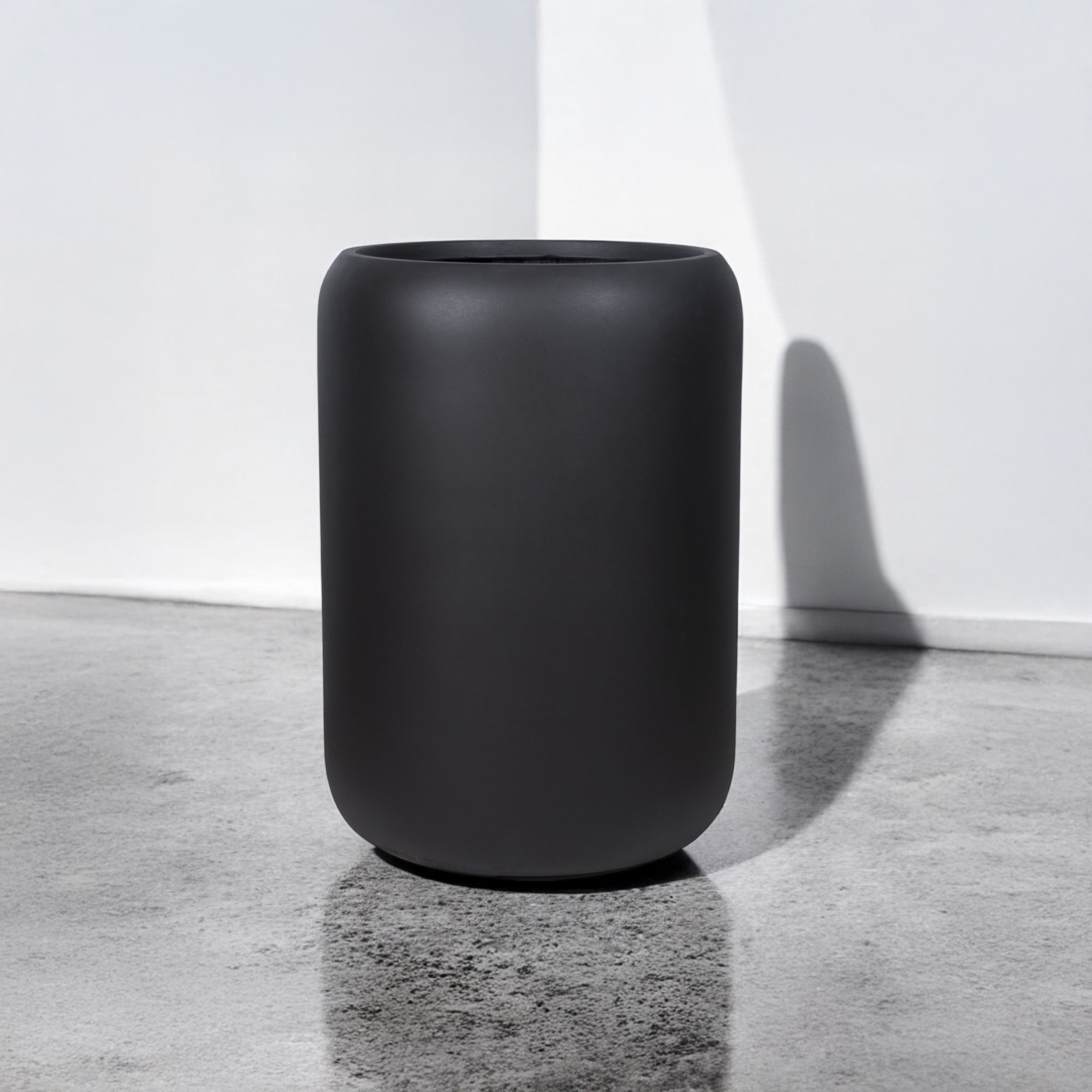 Picture of Gardenlite Drum Planter Black